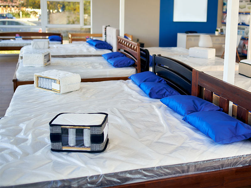 Πόσο μικρότερο πρέπει να είναι το στρώμα από το κρεβάτι;